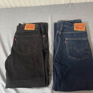 2 Pairs of 550 Levi Jeans 32x30 1 Black & 1 Blue